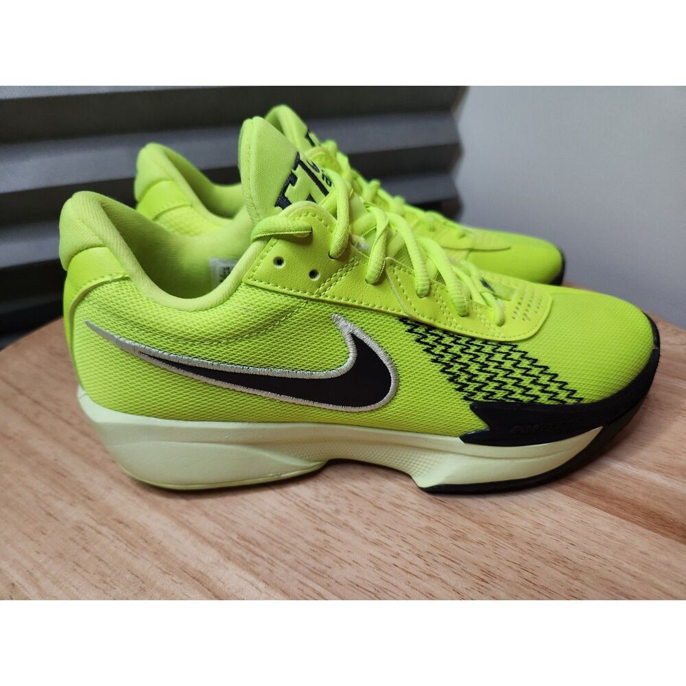 Nike G.T. Cut Academy 3 Women’s 9 Mens 7.5 Basketball Shoes